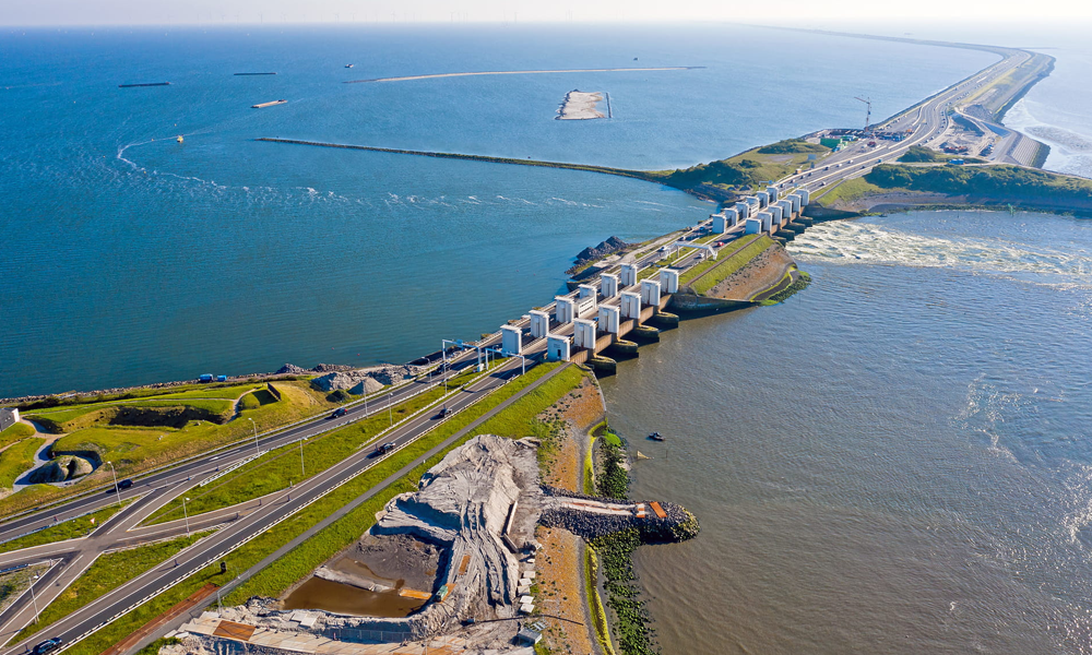 Afsluitdijk: Keajaiban Teknik yang Menjinakkan Laut