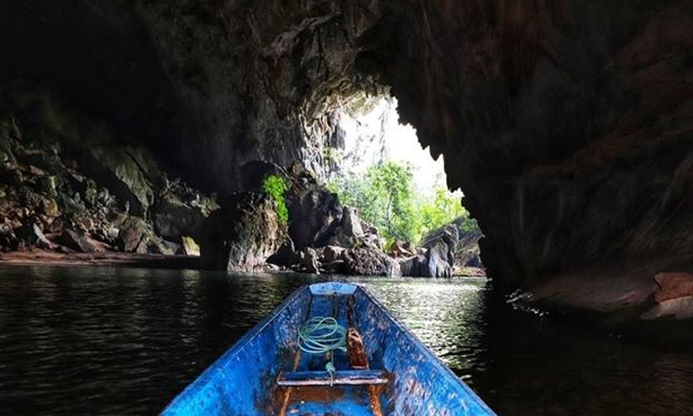 Gua Kong Lor: Perjalanan Melalui Sungai Bawah Tanah