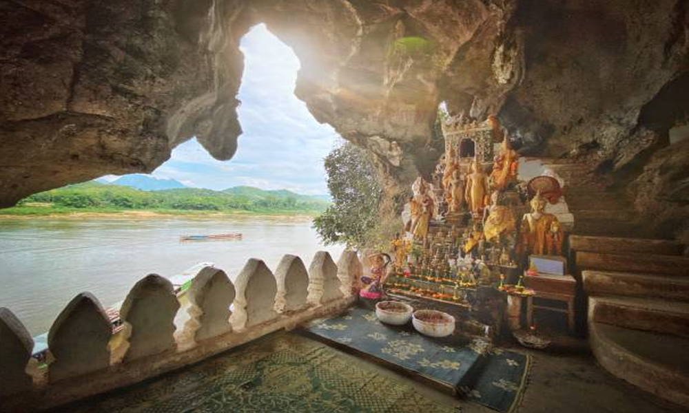 Gua Pak Ou: Ribuan Patung Buddha di Tengah Alam